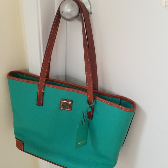 AUTHENTIC Donney & Burke - Picture 13 of 13